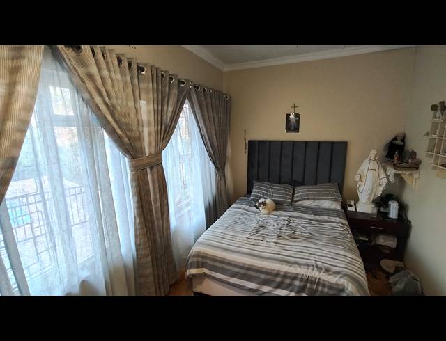4 BEDROOM HOUSE FOR SALE IN DAWNCLIFFE